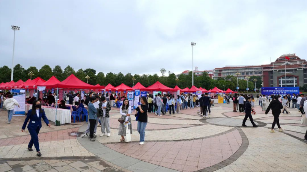 替代企业进校园 助力大学生就业–我会携会员企业参加“云南省第三届社会组织专场招聘会”